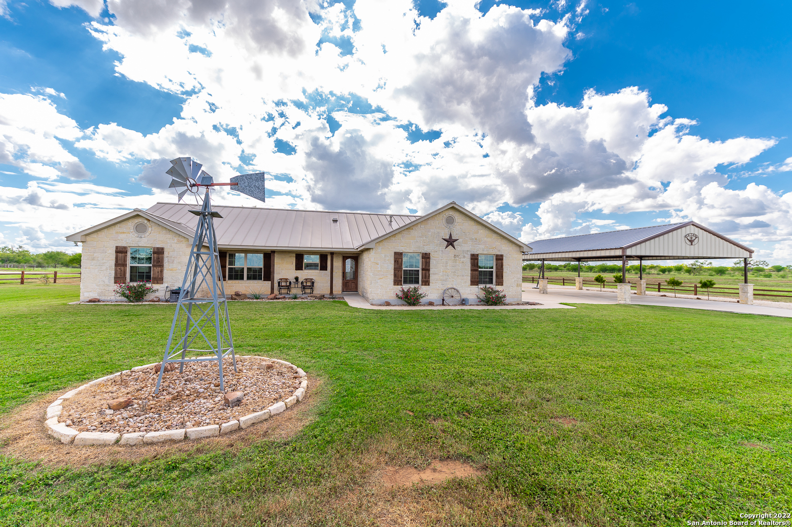 4626 COUNTY ROAD 404, Floresville, TX 78114