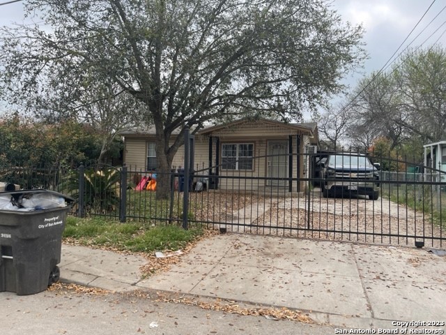 Great opportunity to live where there is so much growing on for the area, there is  alot happening in the immediate area. the subject has a nice floor plan fenced front yard and backyard as well. there is a casita that can be rented.