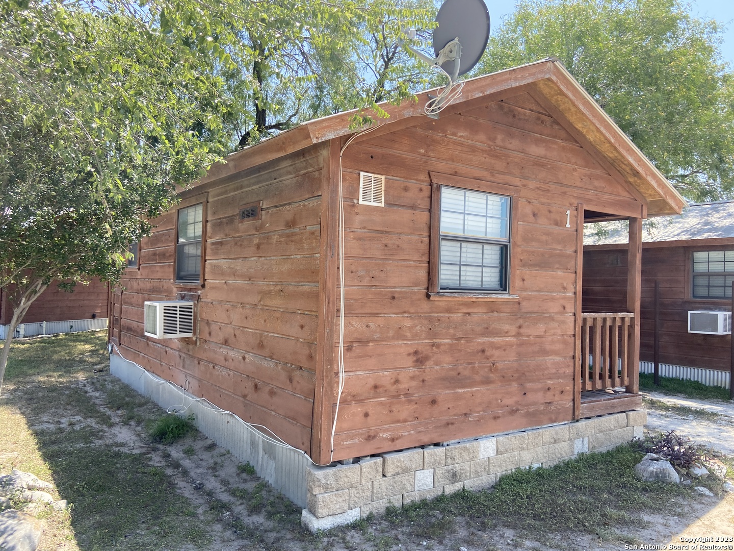 2293 S Highway 37 Access CABIN, Three Rivers, TX 