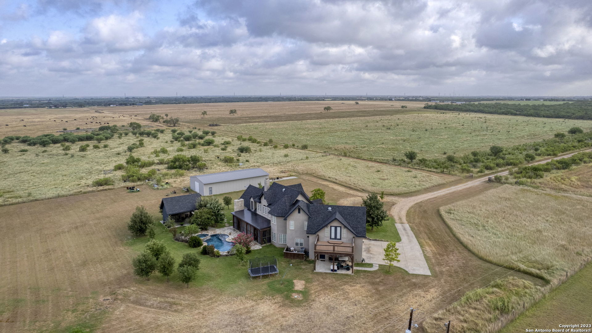 2538 COUNTY ROAD 223, Floresville, TX 